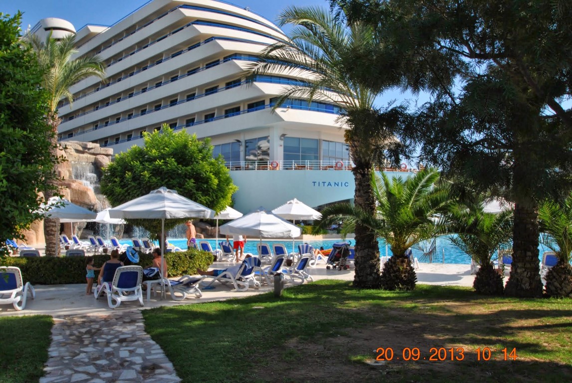 imagini hotel TITANIC LARA